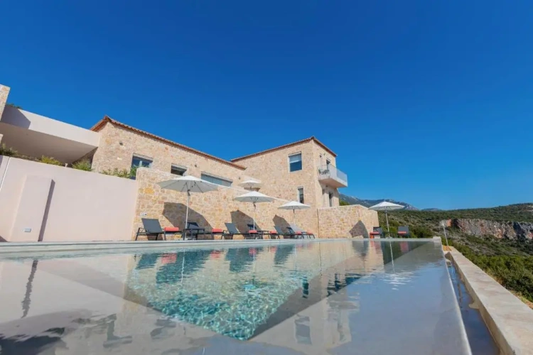 3 Bedrooms Villa