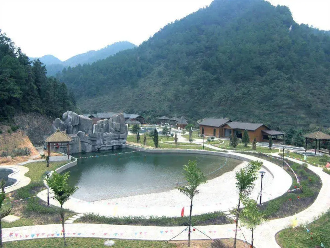 Guilin Dan Xia Hot Spring