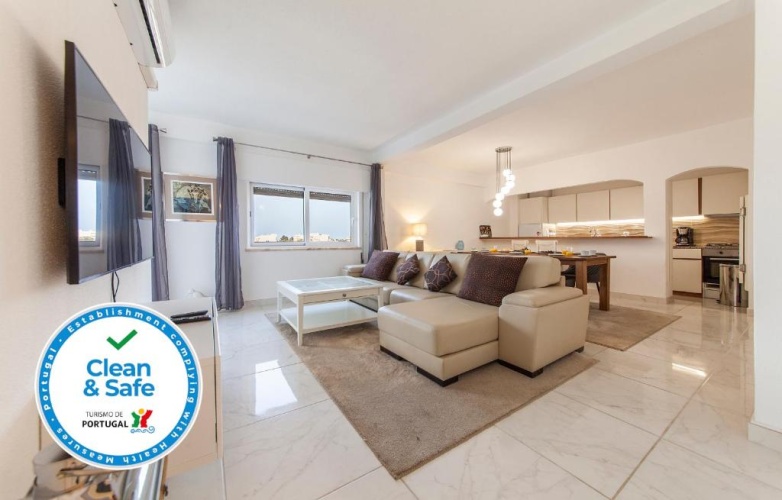 2 Bedrooms Apartment