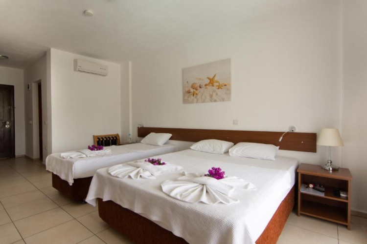 Standard Triple room with balcony