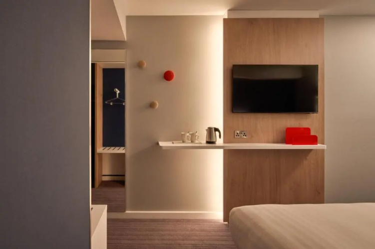 Holiday Inn Express Limehouse photo 11