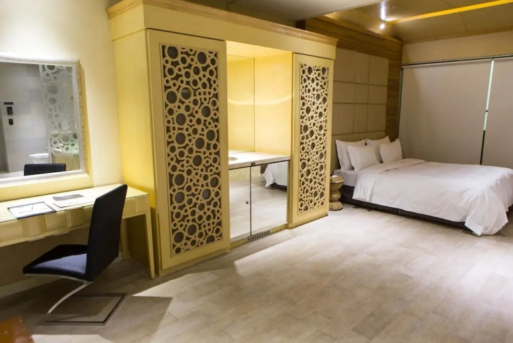 Paragon Suite