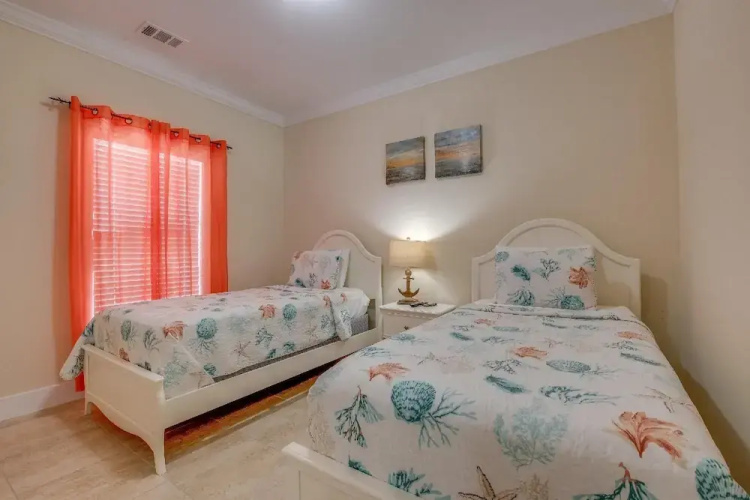 5 Beautiful 4 Bed 3 Bath Pool Home w Free Dock