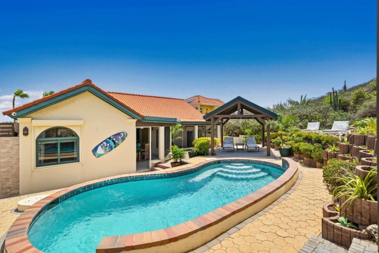 5 Bedrooms Cottage