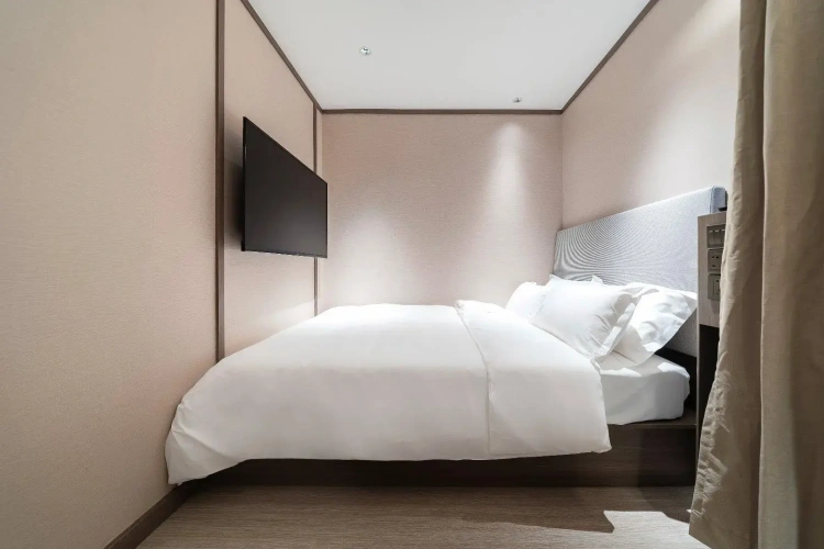 Standard Double room with street view