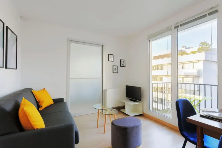 Eiffel Tower View Private Apartment
