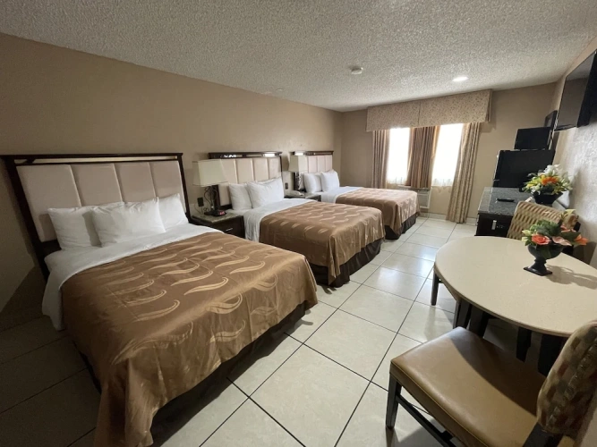 Standard Triple room
