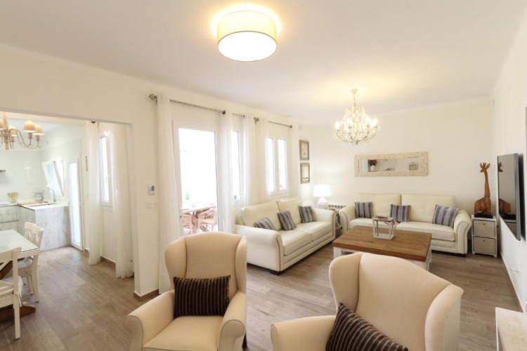 5 Bedrooms Cottage
