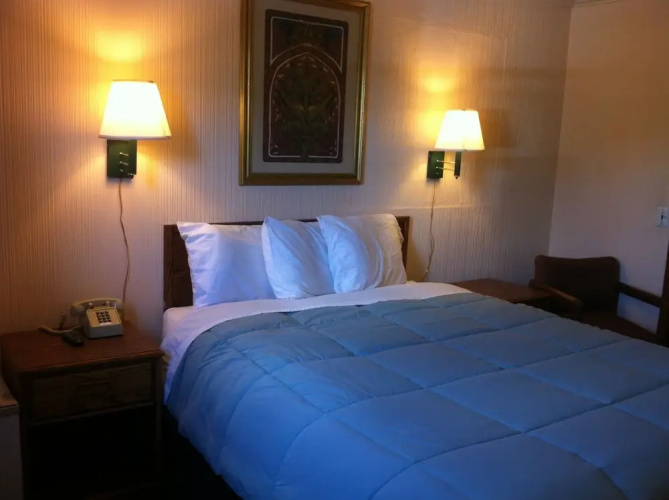 Green Crest Motel