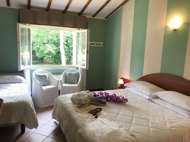 Standard Triple room