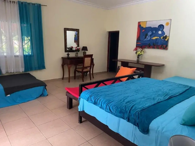 5 Bedrooms Cottage