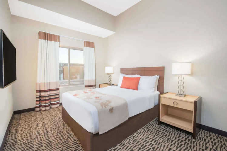 Hawthorn Suites by Wyndham Fargo
