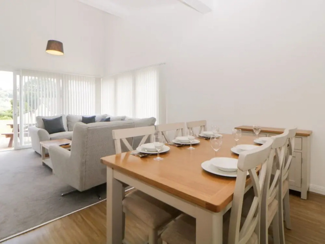 Harcombe House Bungalow 2
