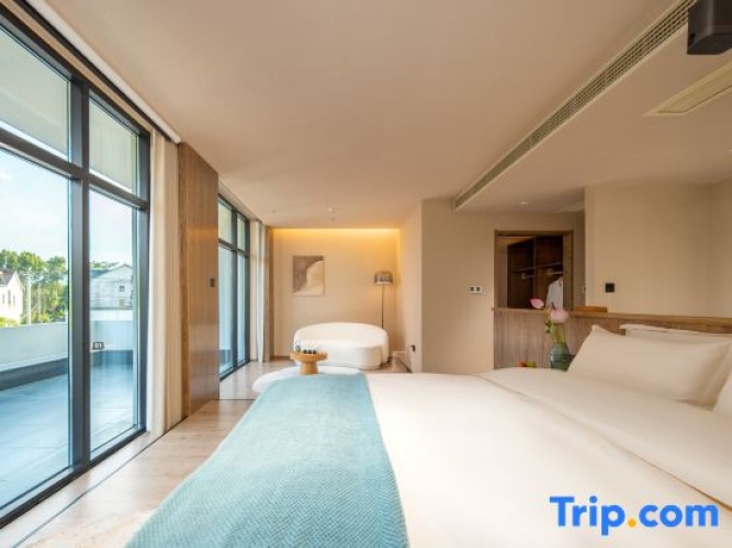 Deluxe Double Suite with balcony