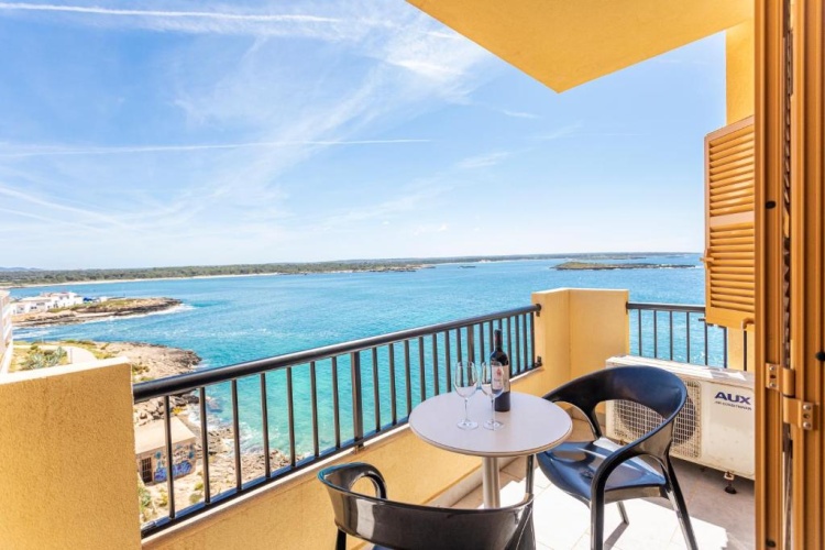 2 Bedrooms Apartment with sea view