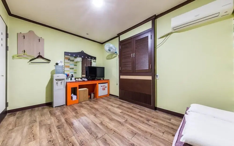 Gapyeong (Cheongpyeong) Theme
