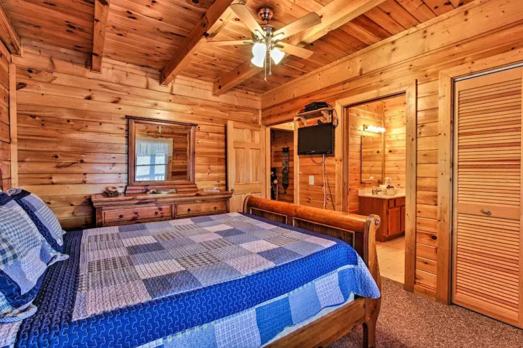 Rustic Sevierville Cabin w/ Covered Porch!