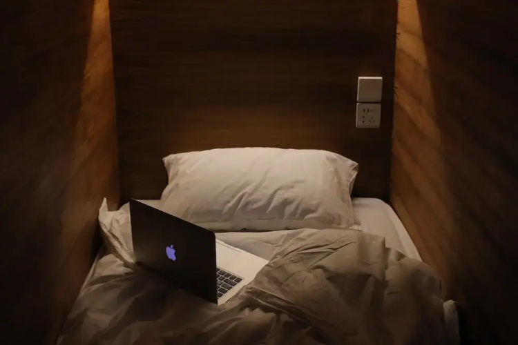 Bamba Capsule Hotel