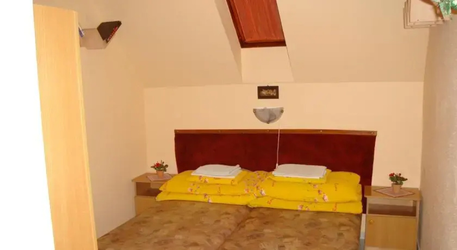 Körevár Cottage