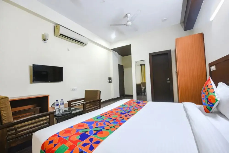 Fabhotel Silver Tree