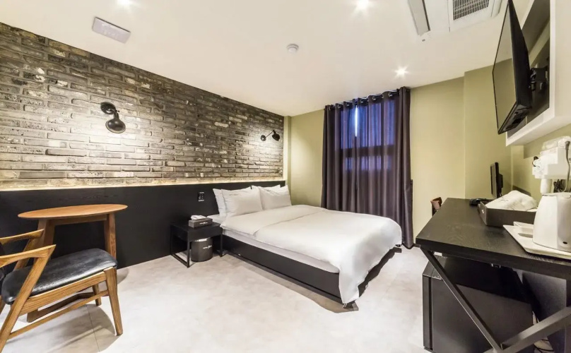 Hotel Plum