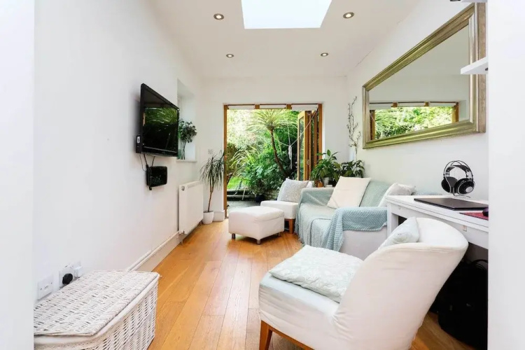 Stanlake Villas Garden Flat