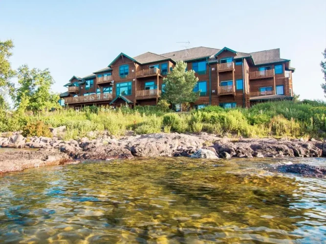 Standard Double room with lake view