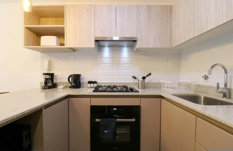 w Radiant 1BR With Modern Balcony in San Isidro