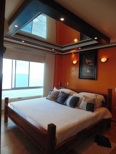 5 Star Luxury Ocean Front Condo