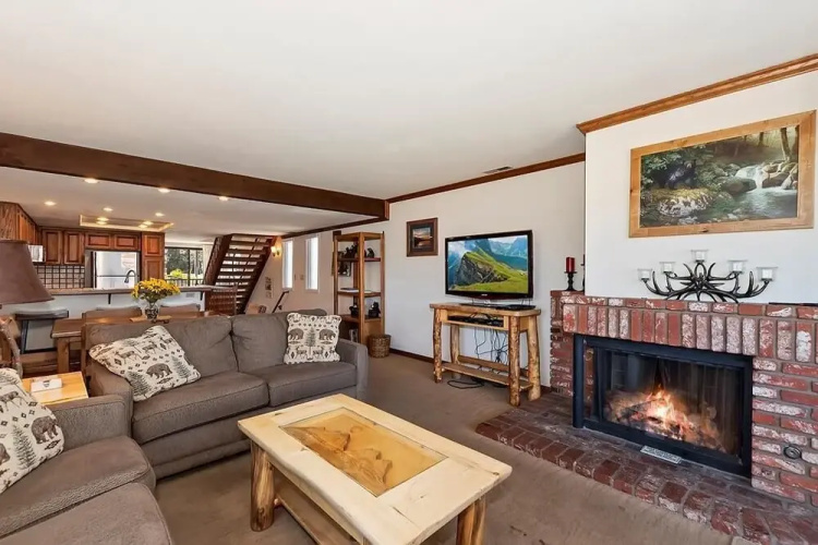 055 - Lakefront Ski Getaway