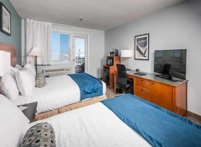 Standard Quadruple room with balcony and with harbour view