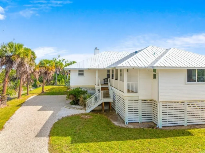 Osprey House 4 Bedroom Home by RedAwning