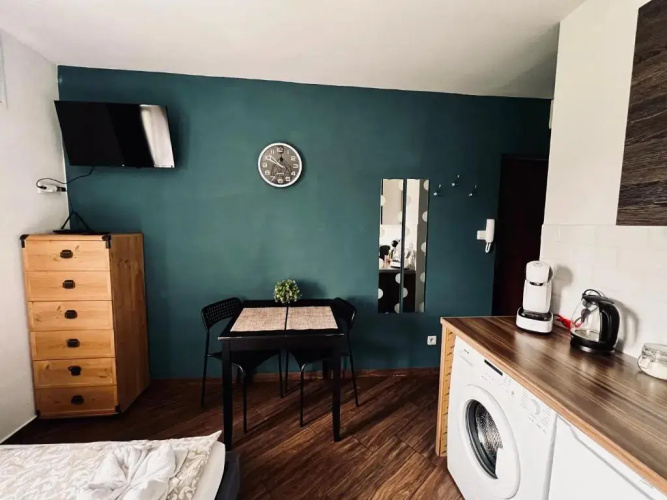 eM Apartment 17