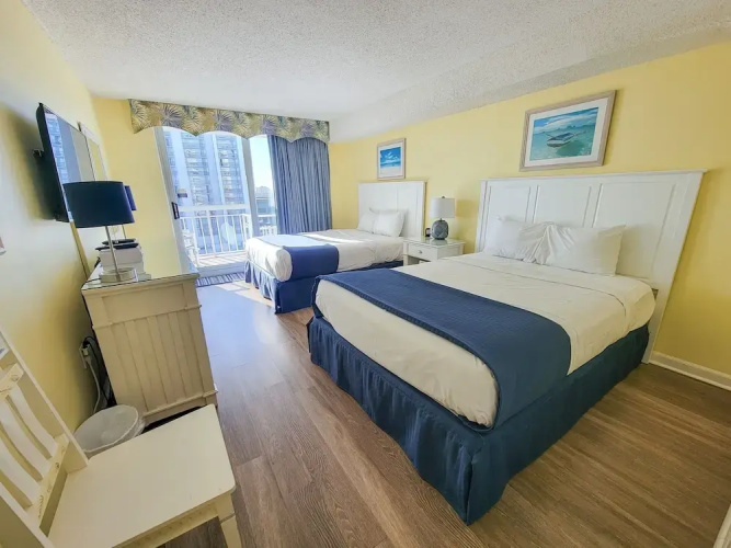 904 South Hampton 2 Bedroom Condo
