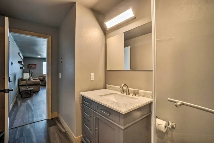 Spacious Saratoga Condo w/ Mountain Views!