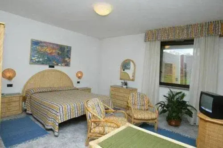 River Hotel