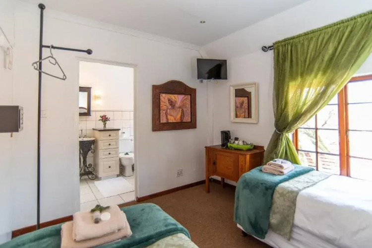 5th Avenue Gooseberry Guest HouseOver view