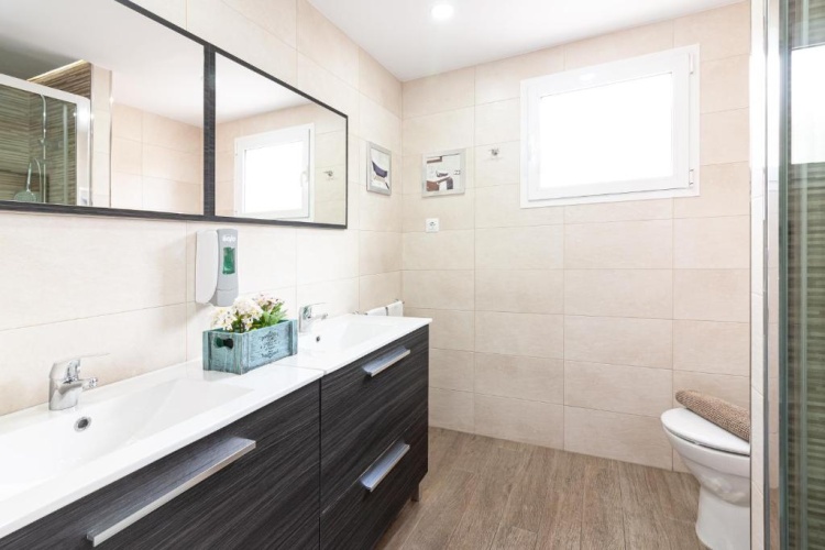 3 Bedrooms Apartment