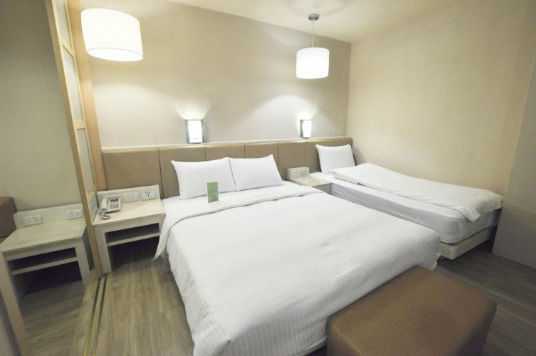 Standard Triple room