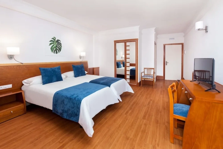 Standard room with balcony