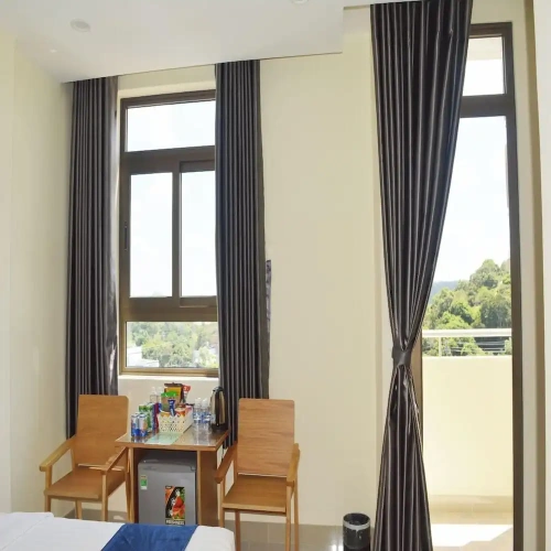 Standard Sextuple Family room