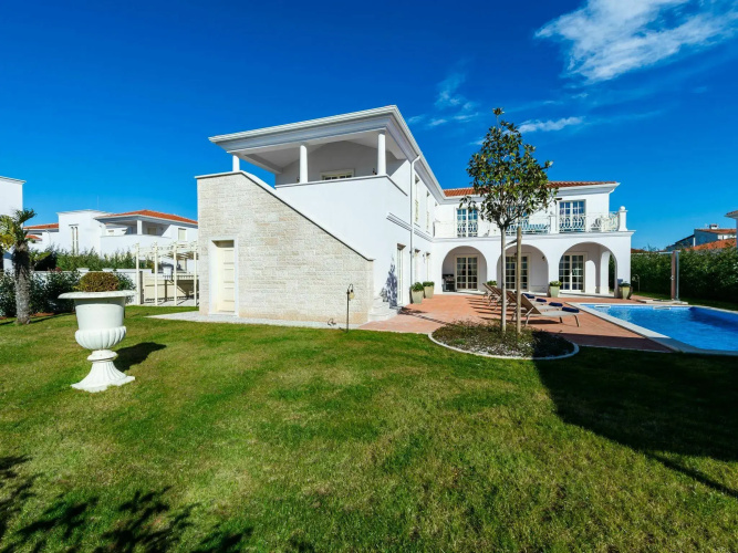 Posh Villa in Vabriga with High-End Kitchen & Pool