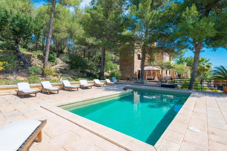 4 Bedrooms Villa