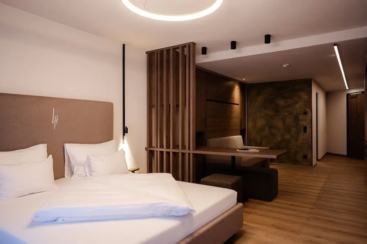 Deluxe Suite with balcony