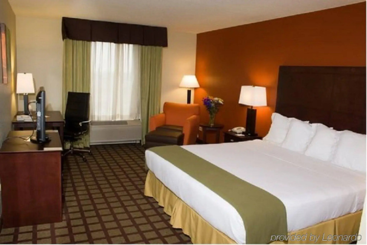 Holiday Inn Express Hotel & Suites Chicago-Algonquin by IHG