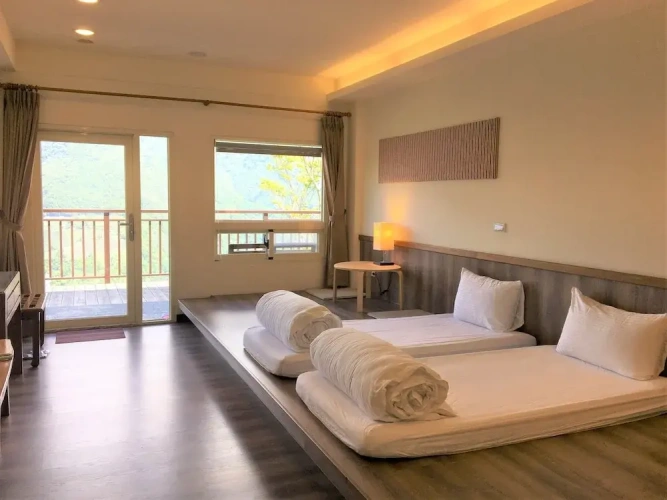 Standard Twin room with balcony