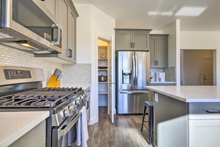 Hike & Golf: Washington Home w/ Hot Tub Access