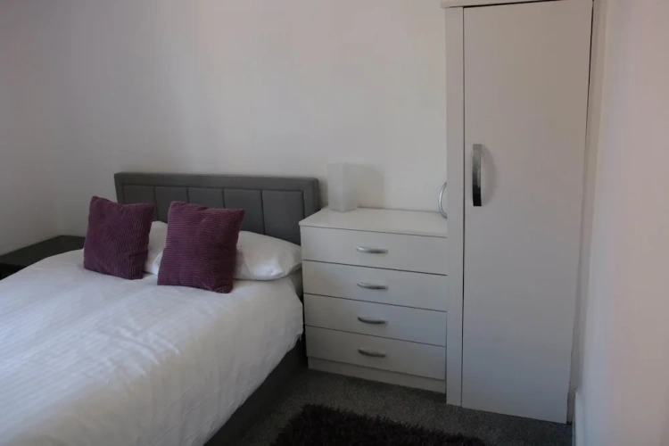 4 Bedrooms Cottage