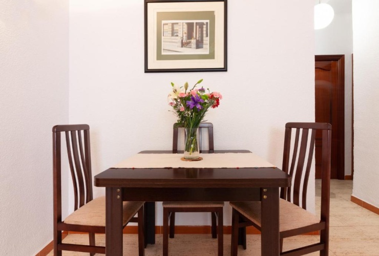 3 Bedrooms Apartment