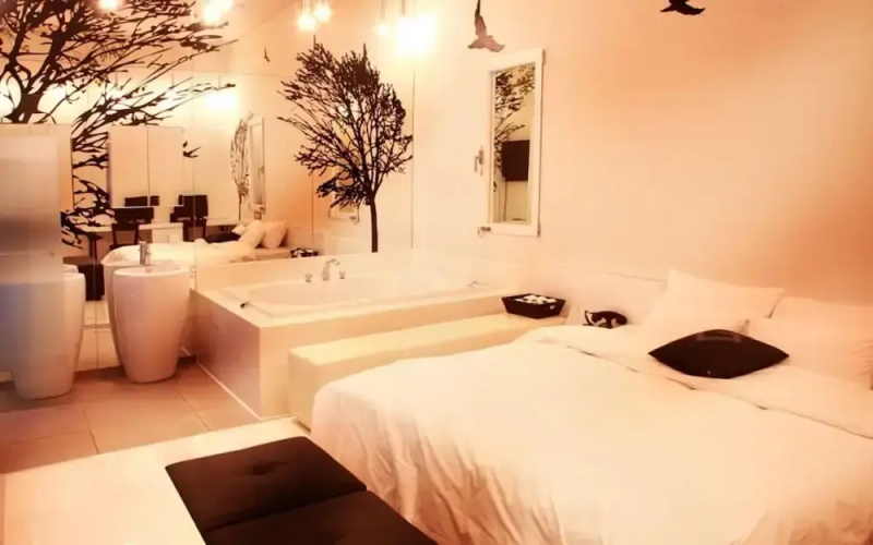 Hotel Galaxy Tour